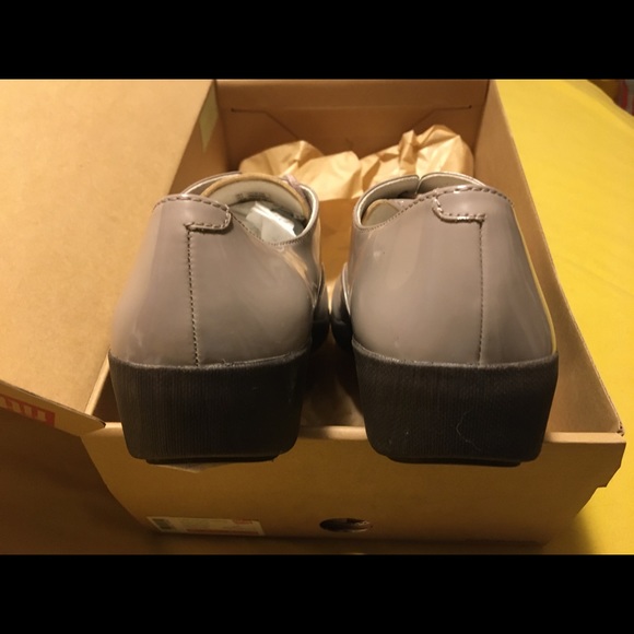 fitflop F-Pop Oxford Wmn Size8US Patent Leather Color: Plumthistle - Picture 4 of 6